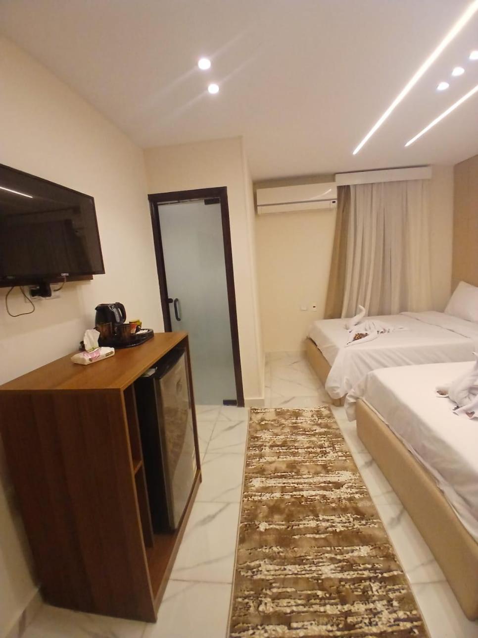 Inside Pyramids 3*